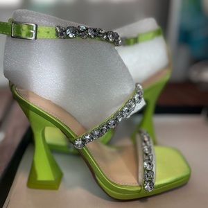 BESTY JOHNSON Bright Citron high heel with stones